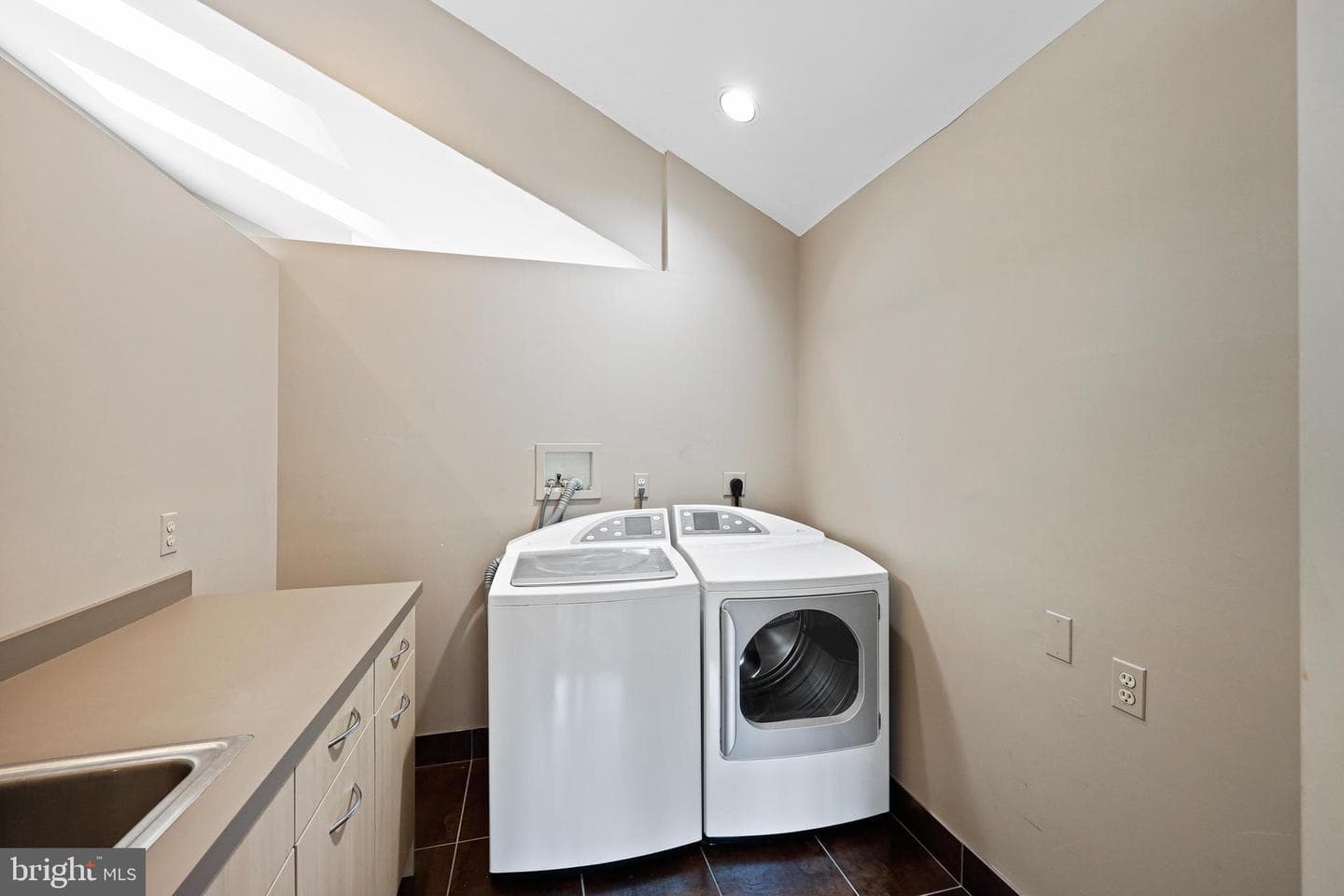 8 Regency #8 photo 25