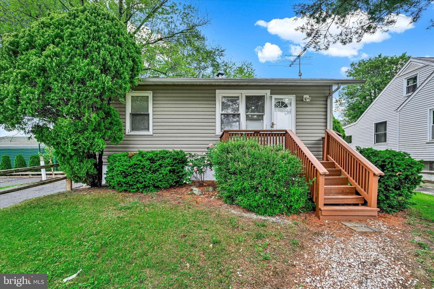 1719 Pin Oak Avenue photo 2