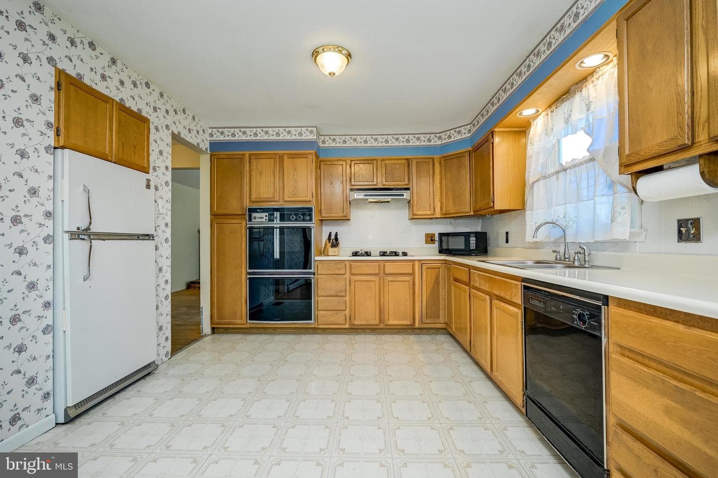 5935 Central Avenue photo 9