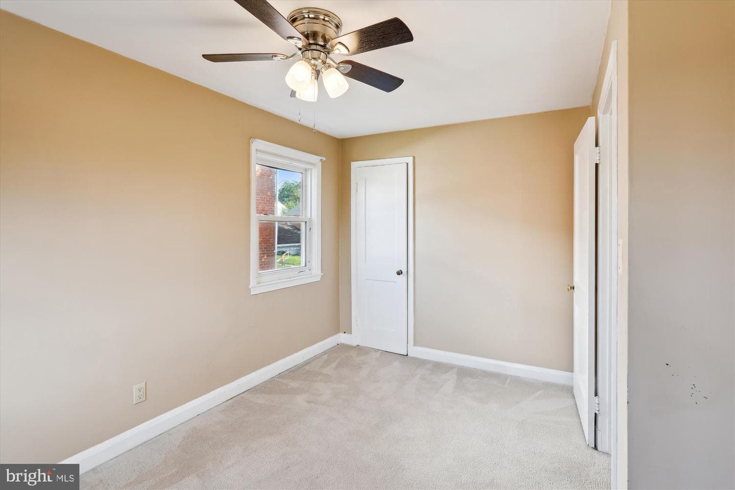 1075 Elm photo 25