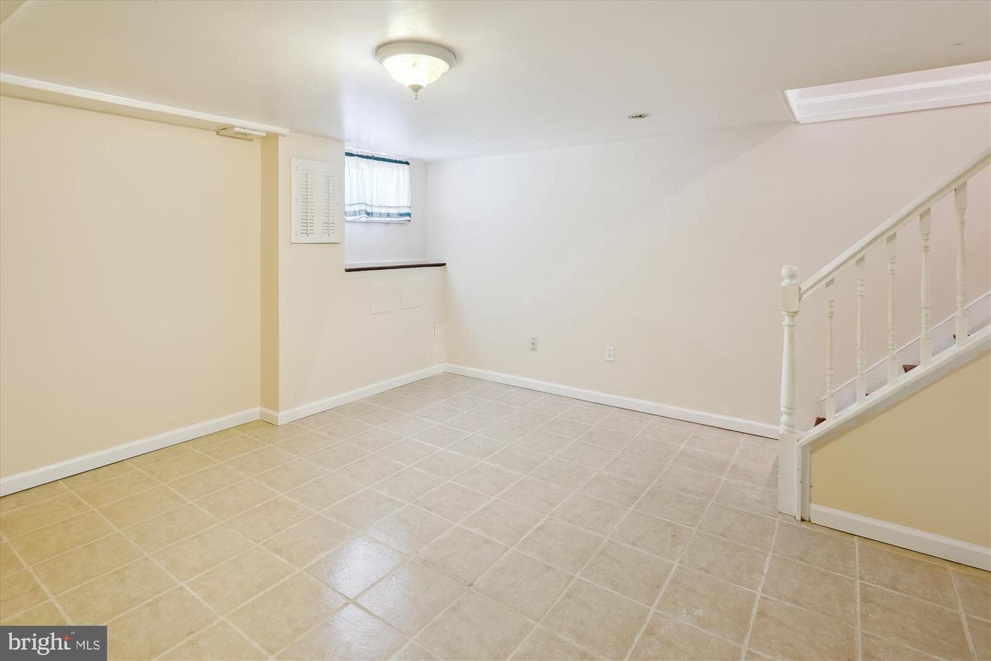 1075 Elm photo 27