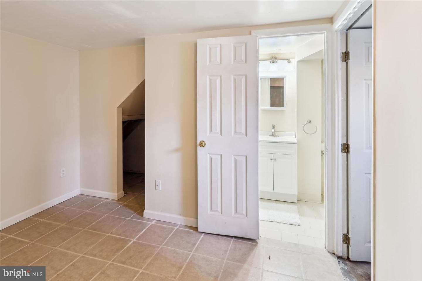 1075 Elm photo 28
