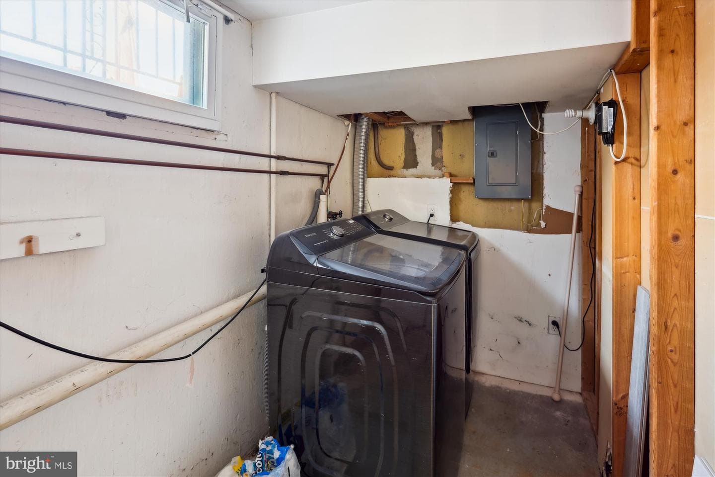 1075 Elm photo 30