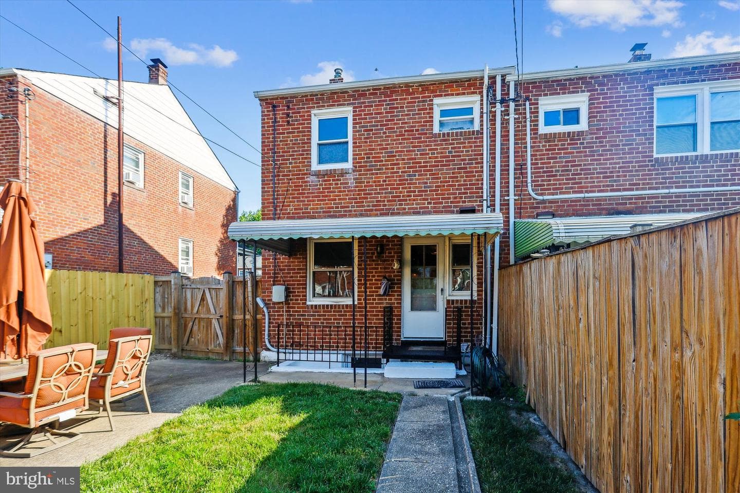 1075 Elm photo 4