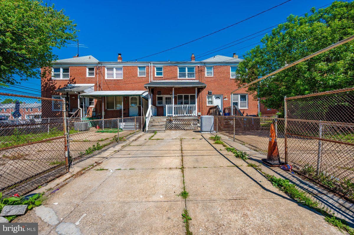 2204 Redthorn Road photo 2