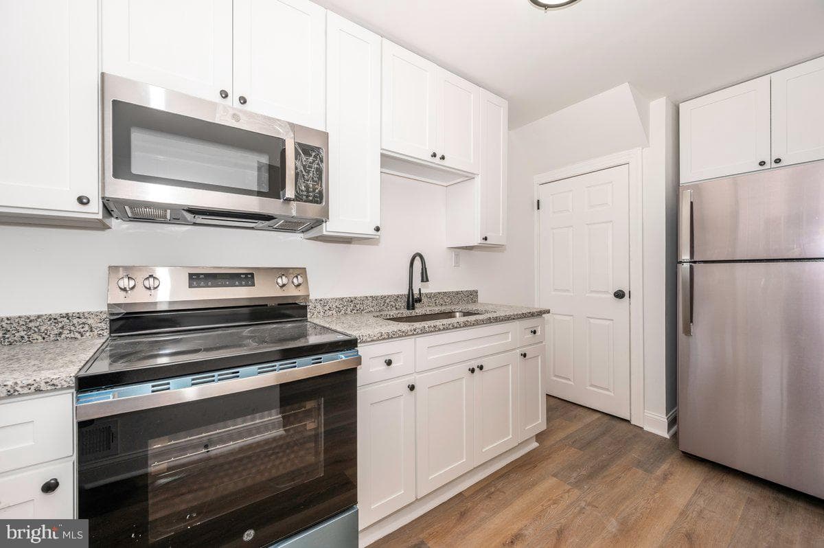 2204 Redthorn Road photo 9