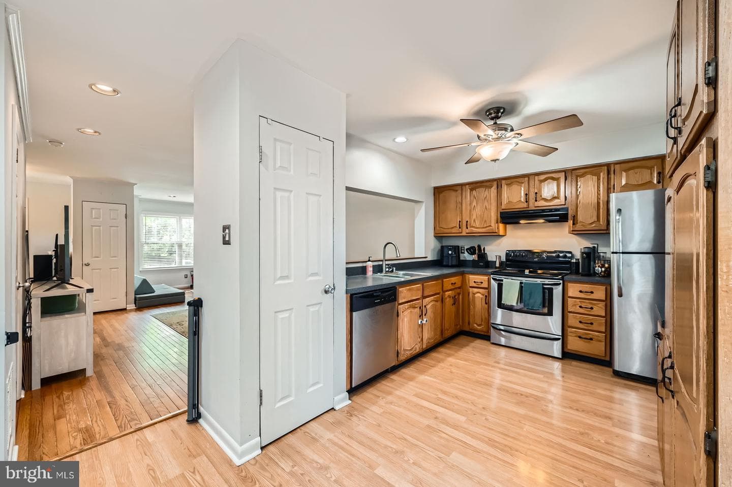 1895 Norhurst Way N photo 8