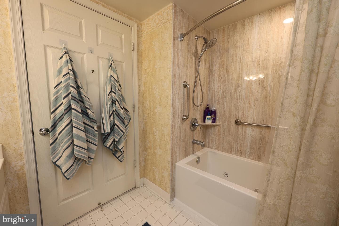 508 Limerick Circle #402 photo 11