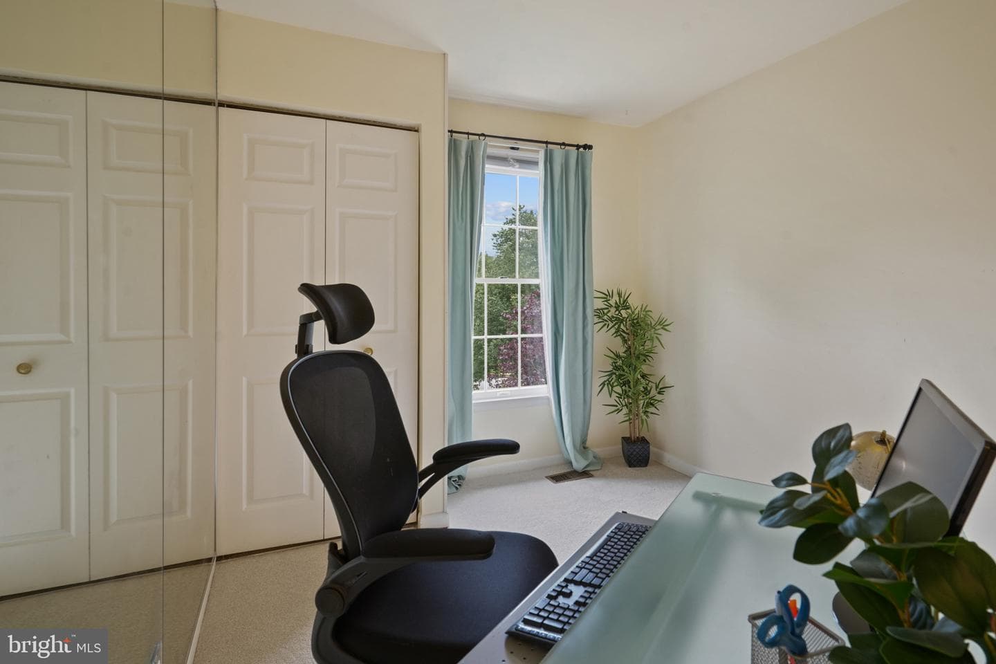 15 Dickens Sq photo 24