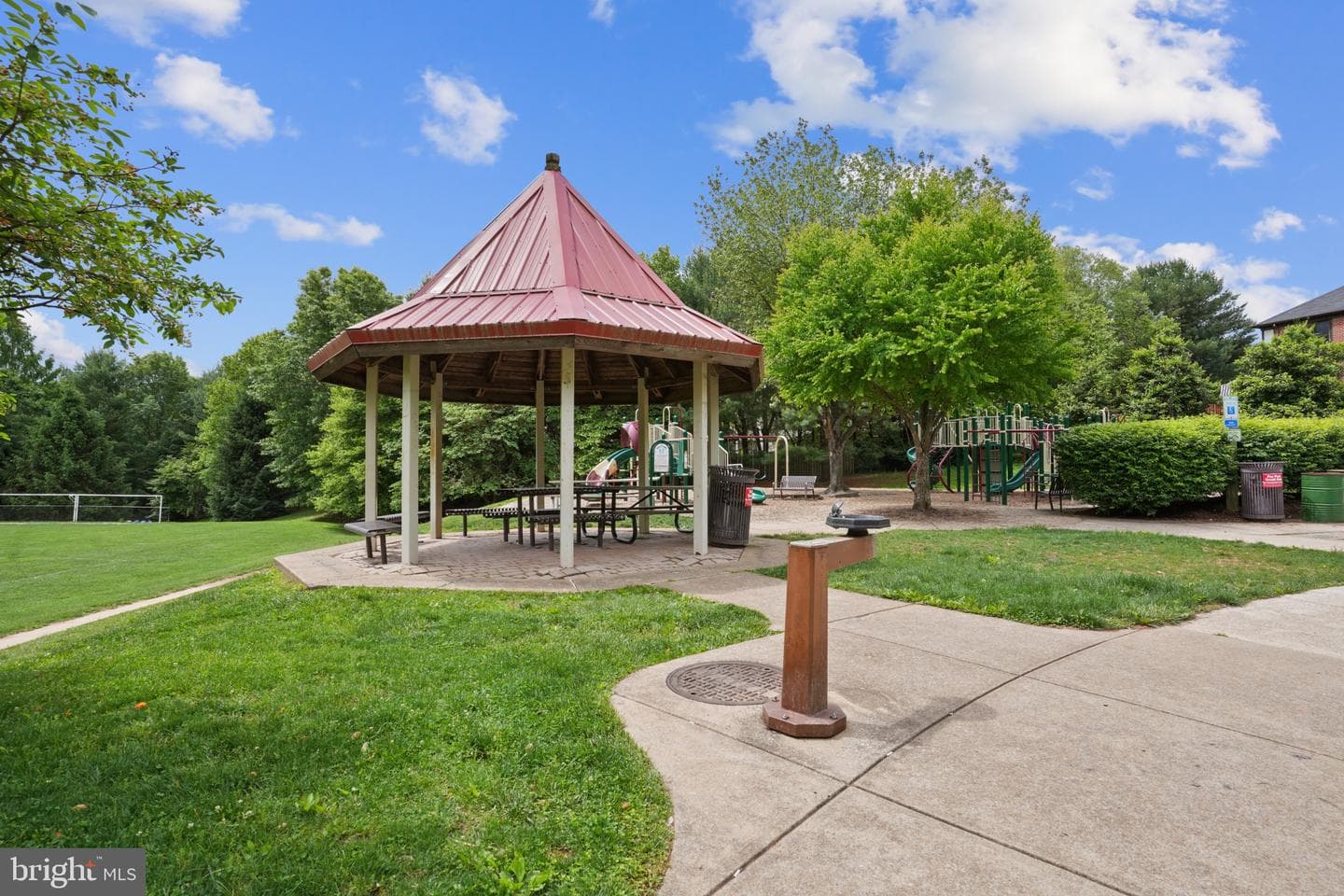 15 Dickens Sq photo 33