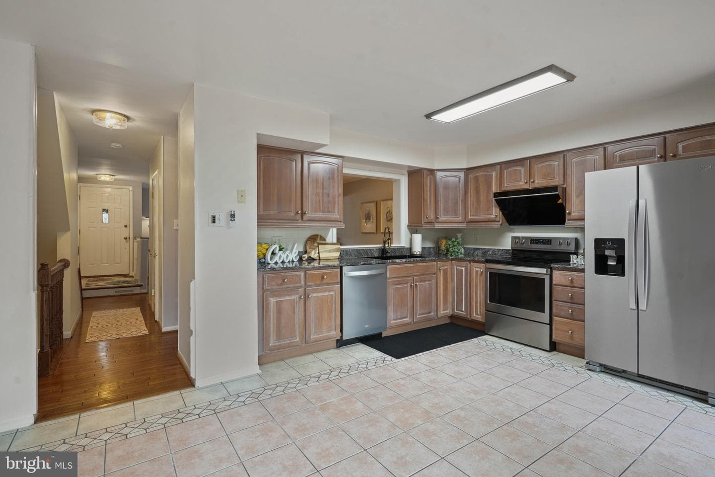 15 Dickens Sq photo 9