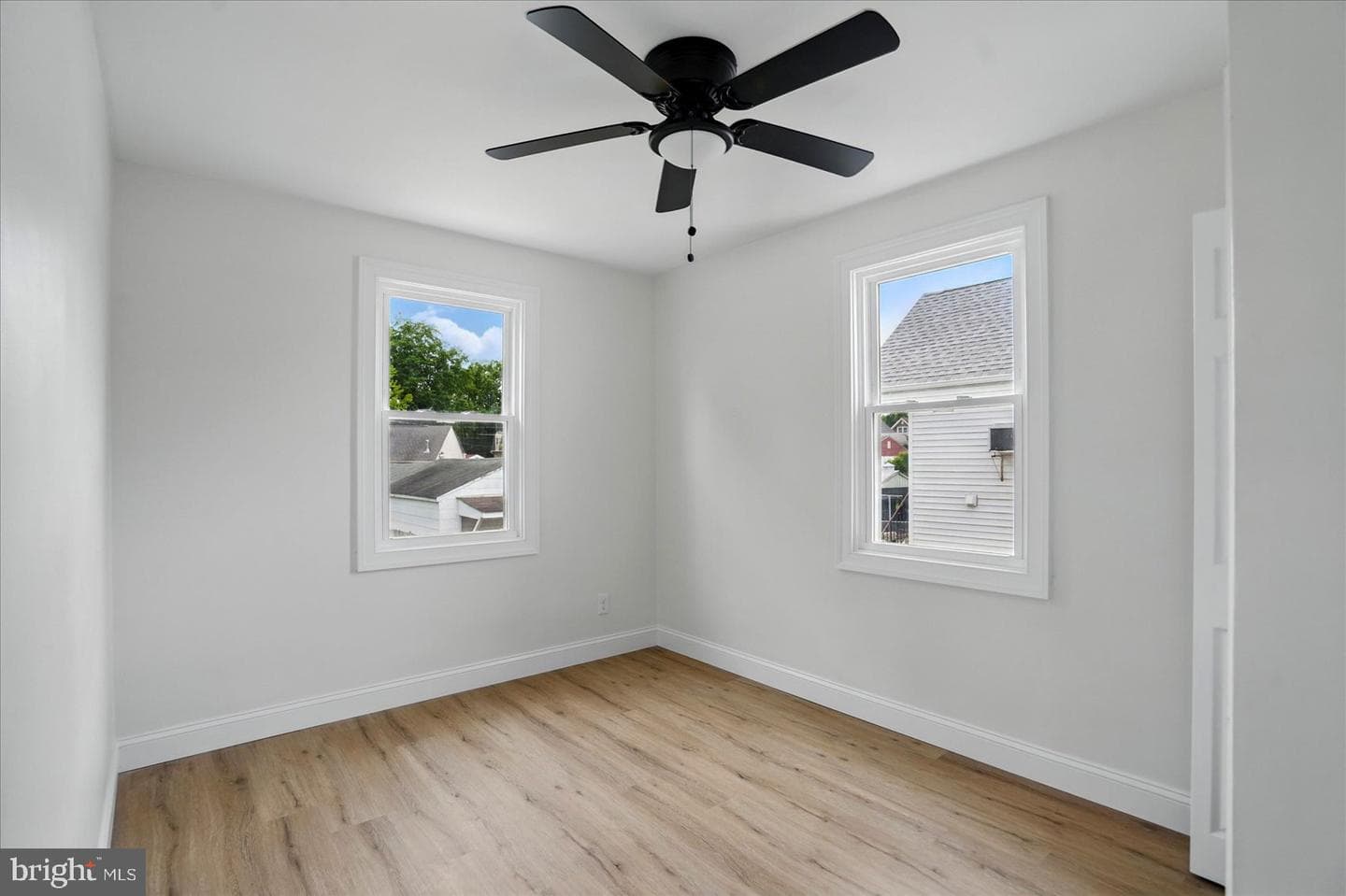 12 N Hawthorne Road N photo 19