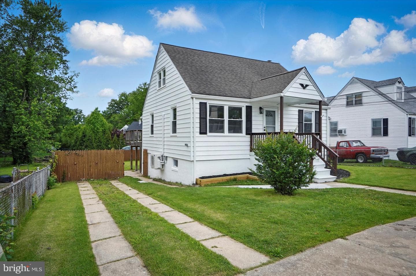 12 N Hawthorne Road N photo 3