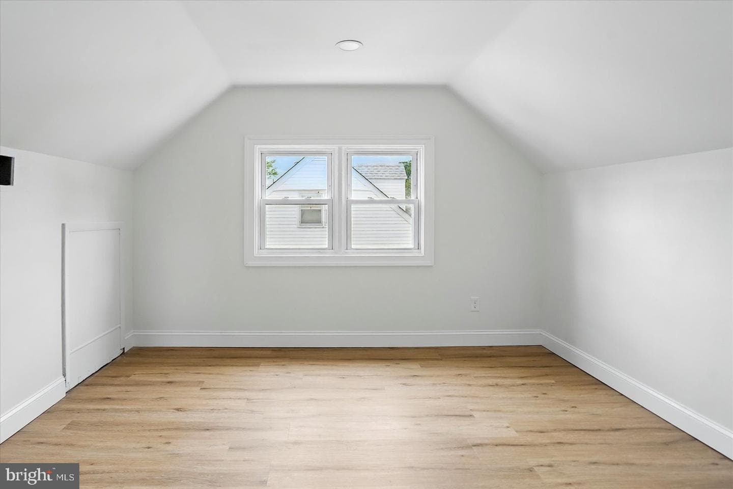 12 N Hawthorne Road N photo 30
