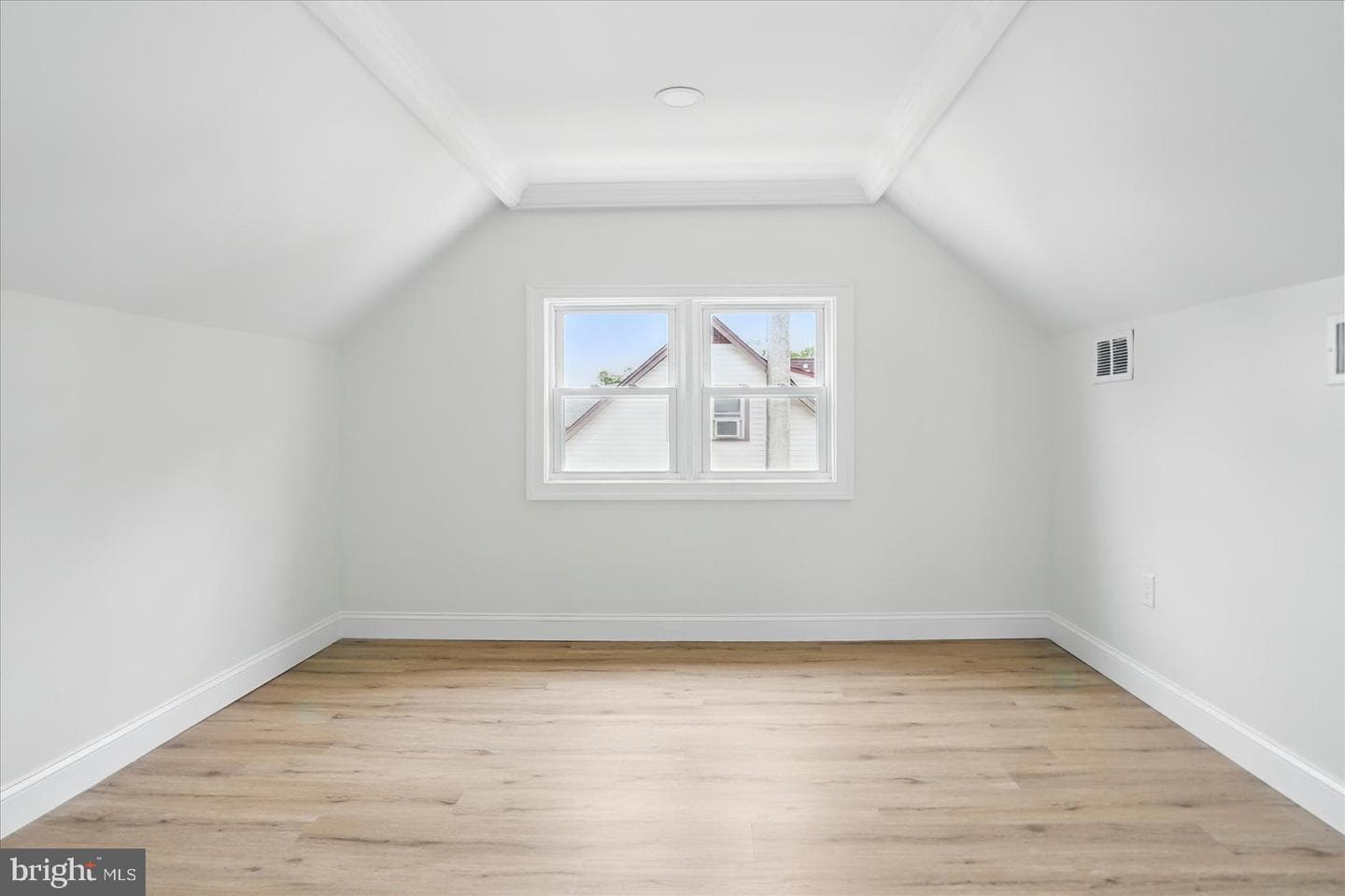 12 N Hawthorne Road N photo 32