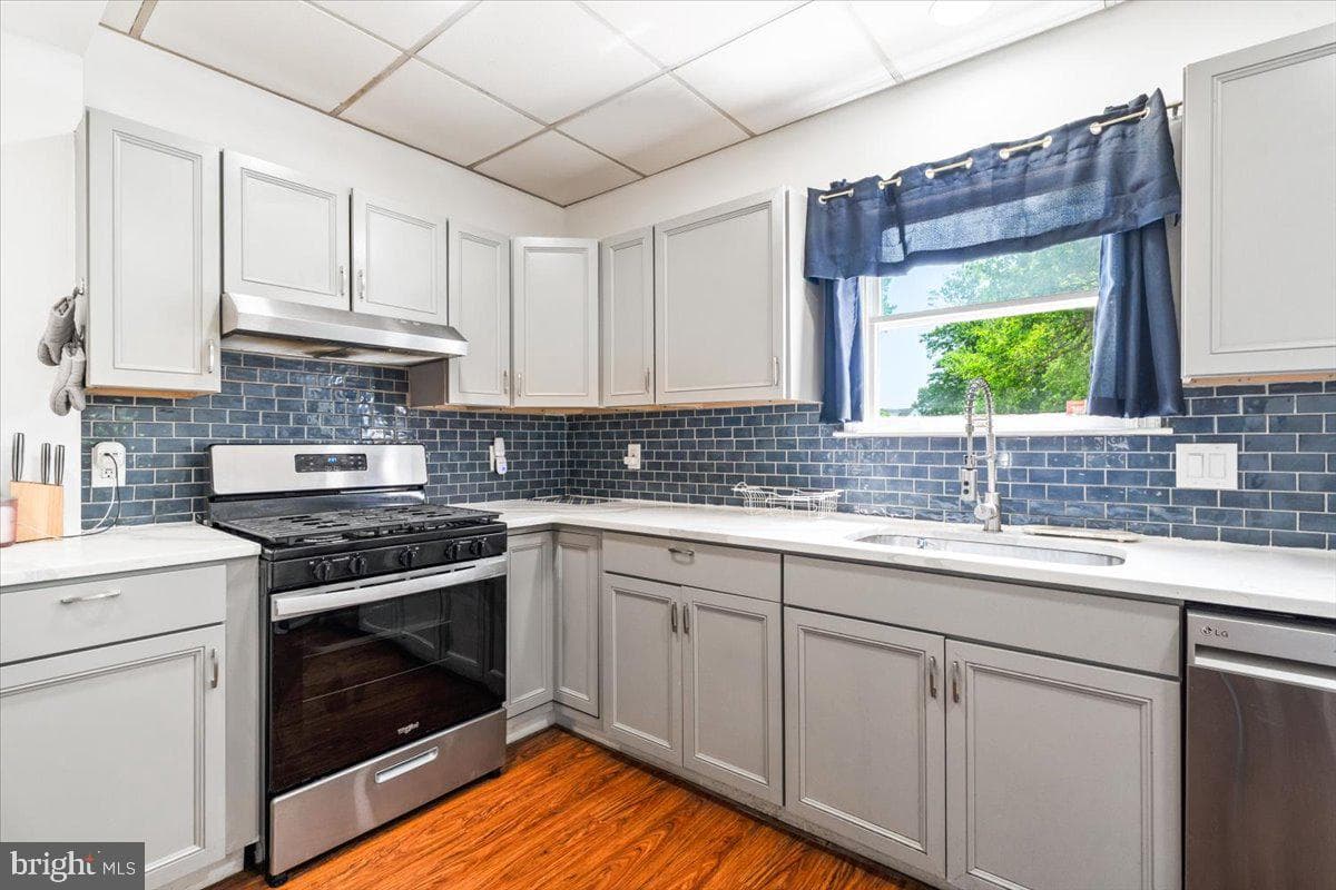 4903 Kenwood Avenue photo 12