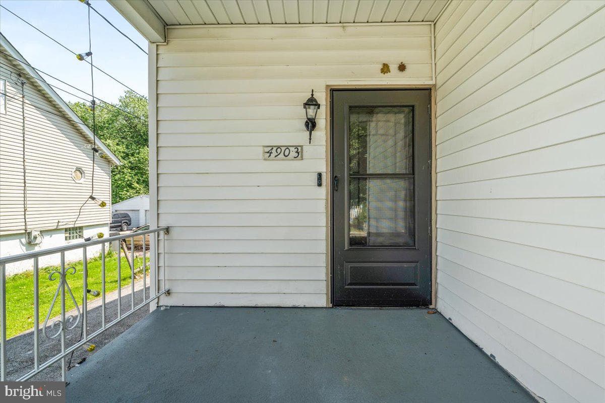 4903 Kenwood Avenue photo 2