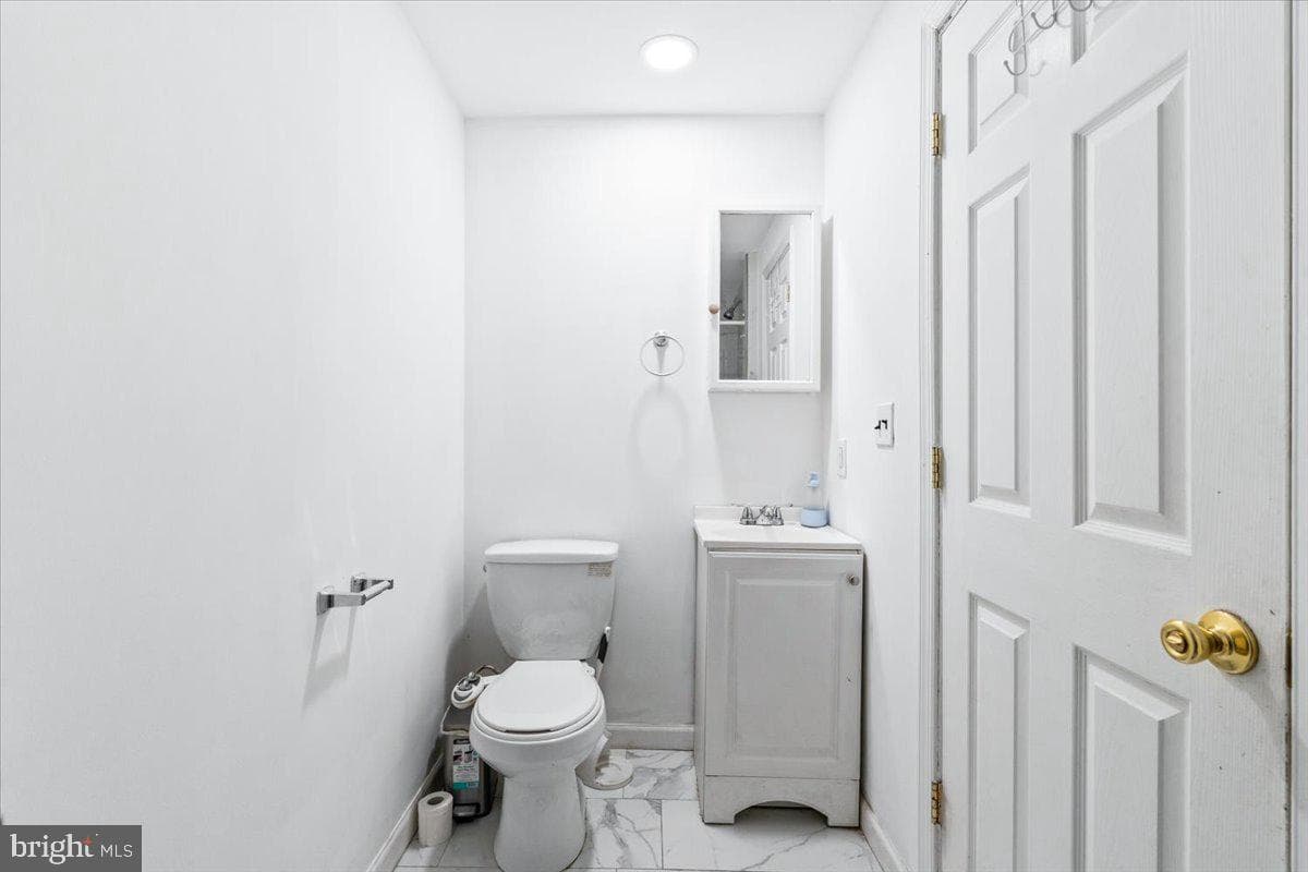 4903 Kenwood Avenue photo 21