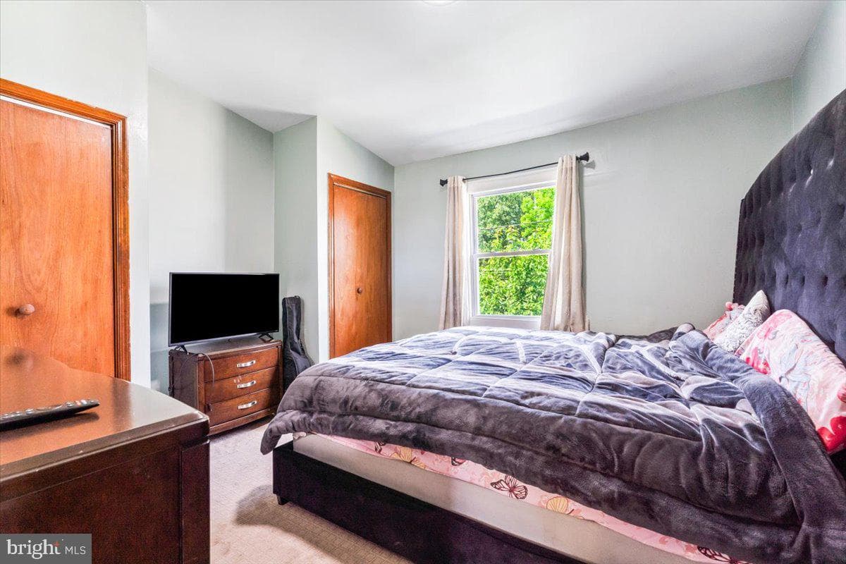 4903 Kenwood Avenue photo 23