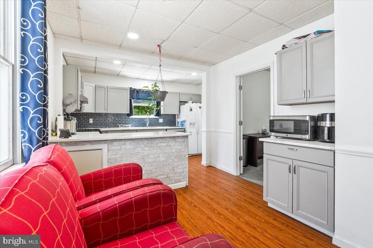 4903 Kenwood Avenue photo 8
