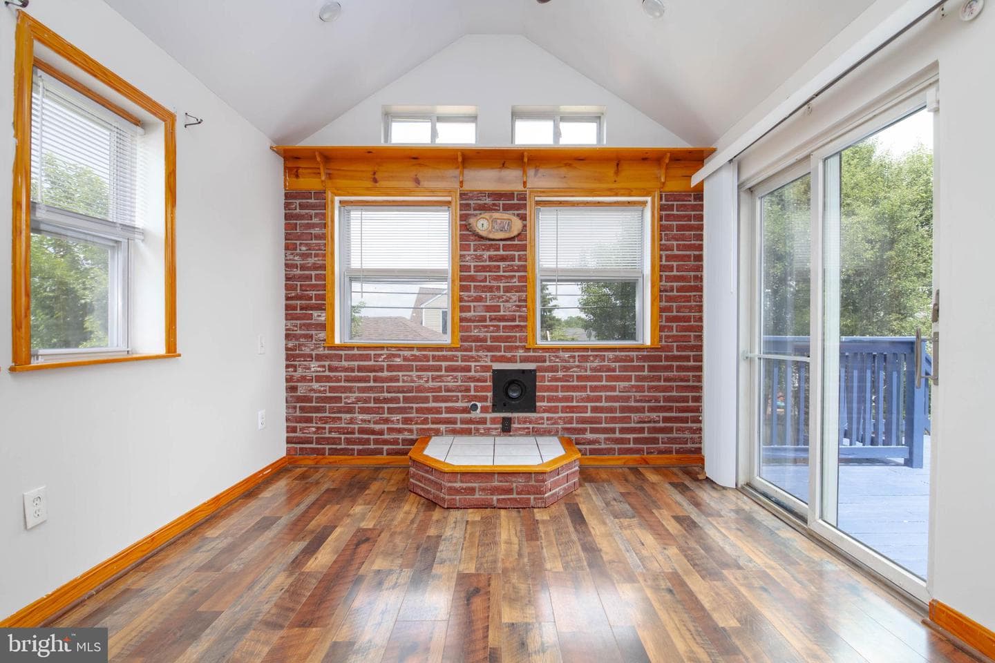 4208 Thorncliff Road photo 11