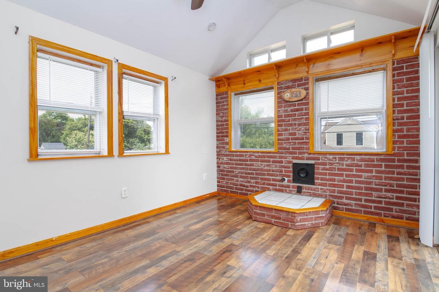 4208 Thorncliff Road photo 12