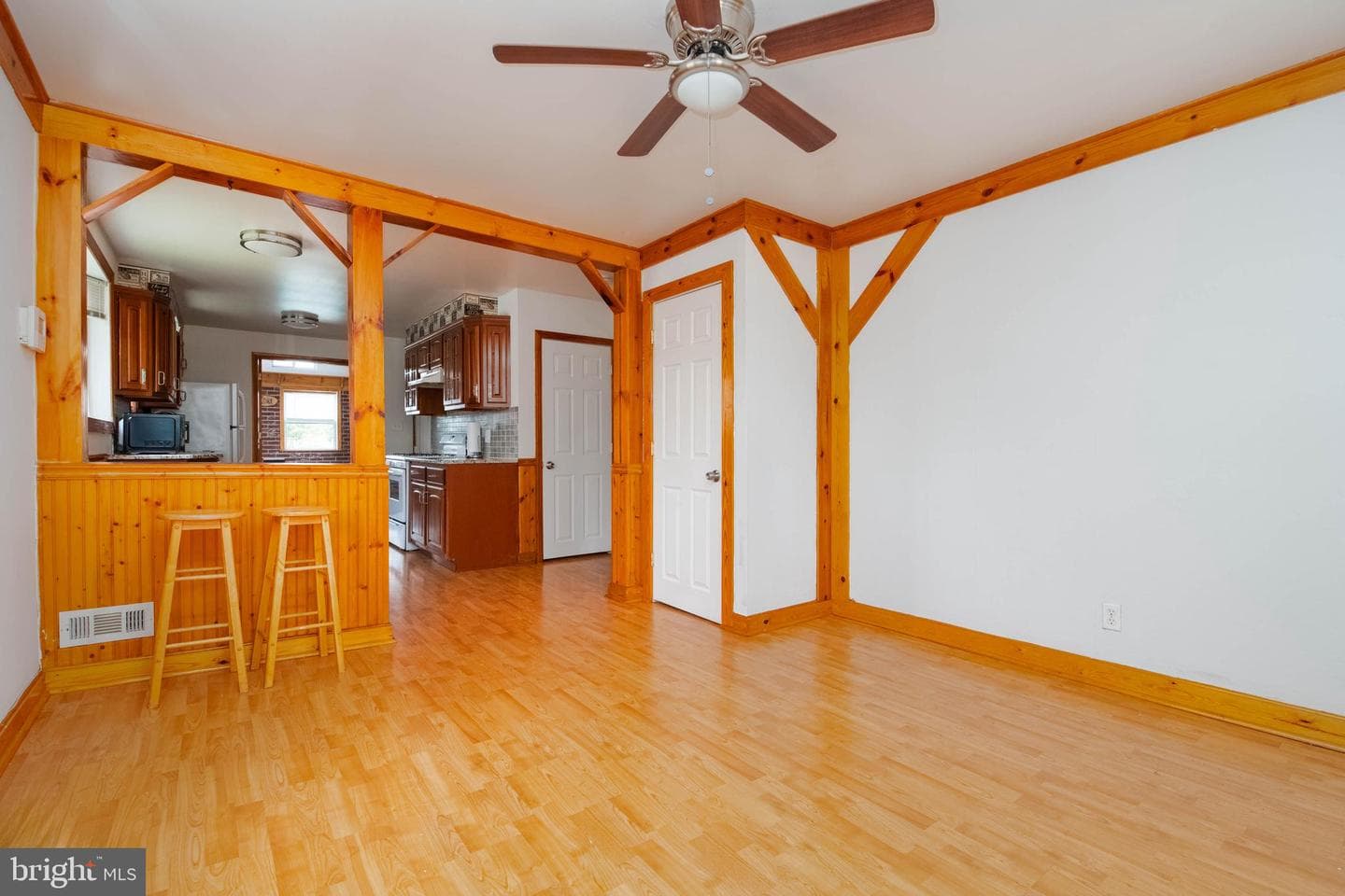 4208 Thorncliff Road photo 5