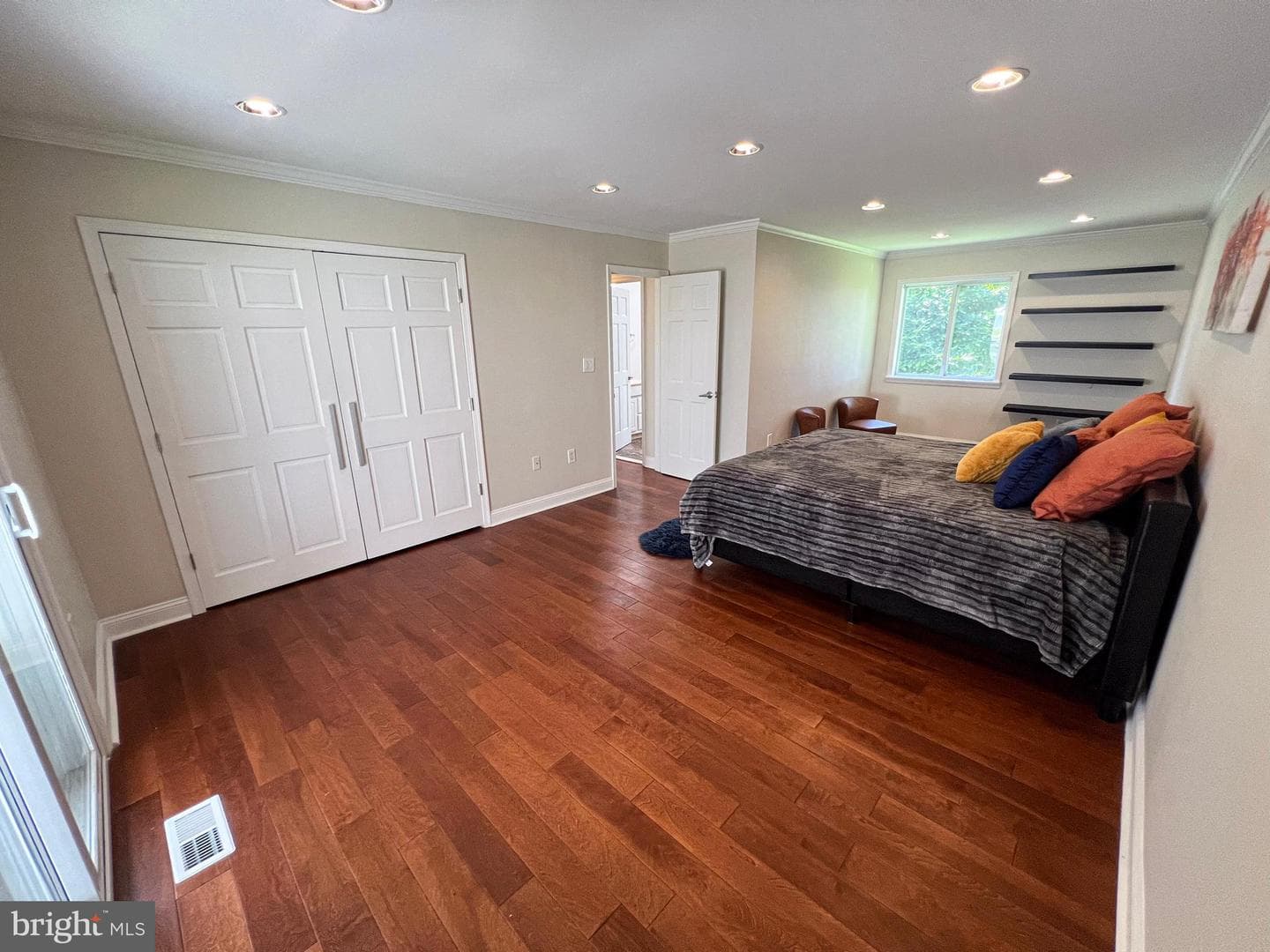 930 Chesaco Avenue photo 29