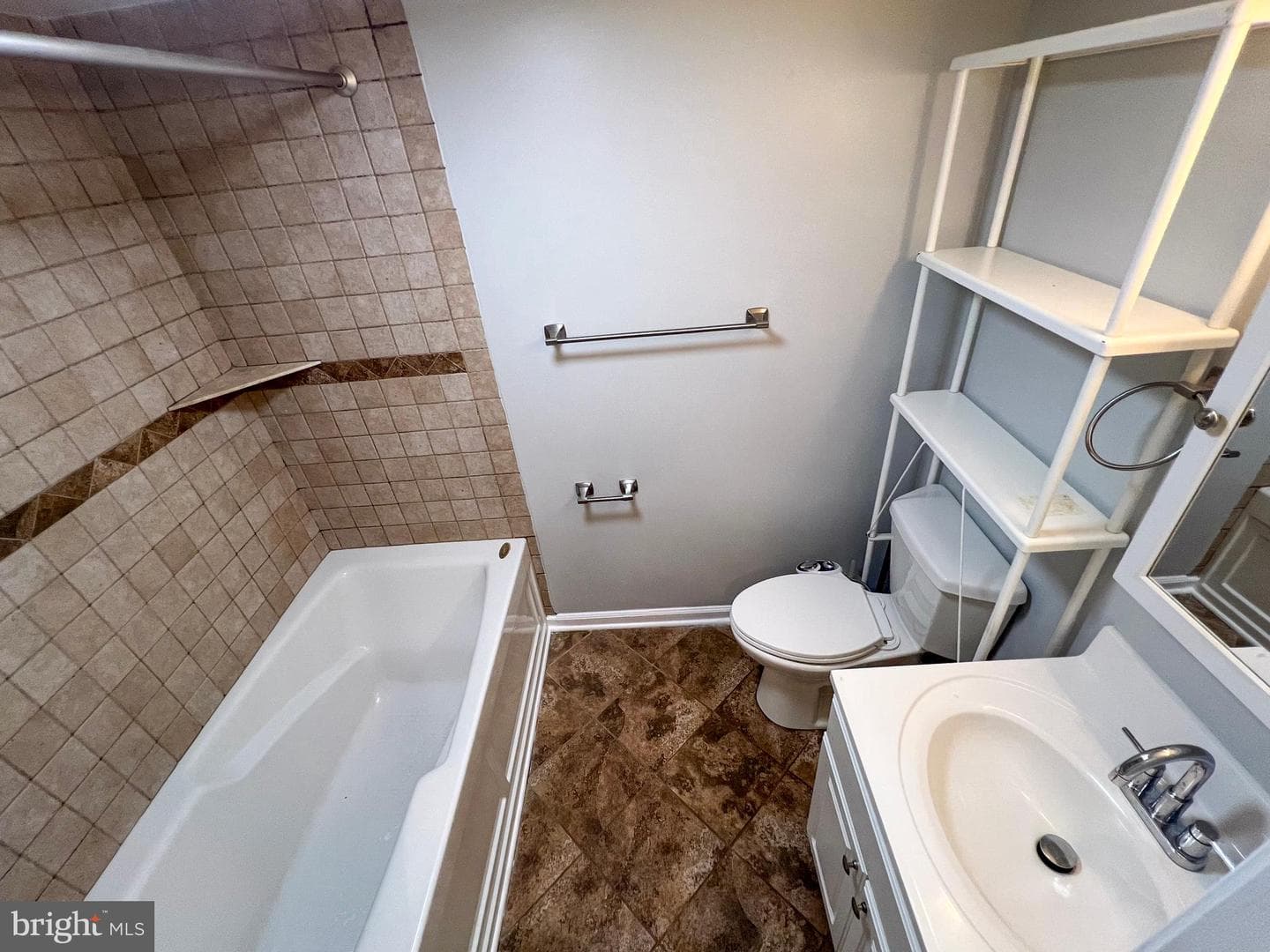 930 Chesaco Avenue photo 45