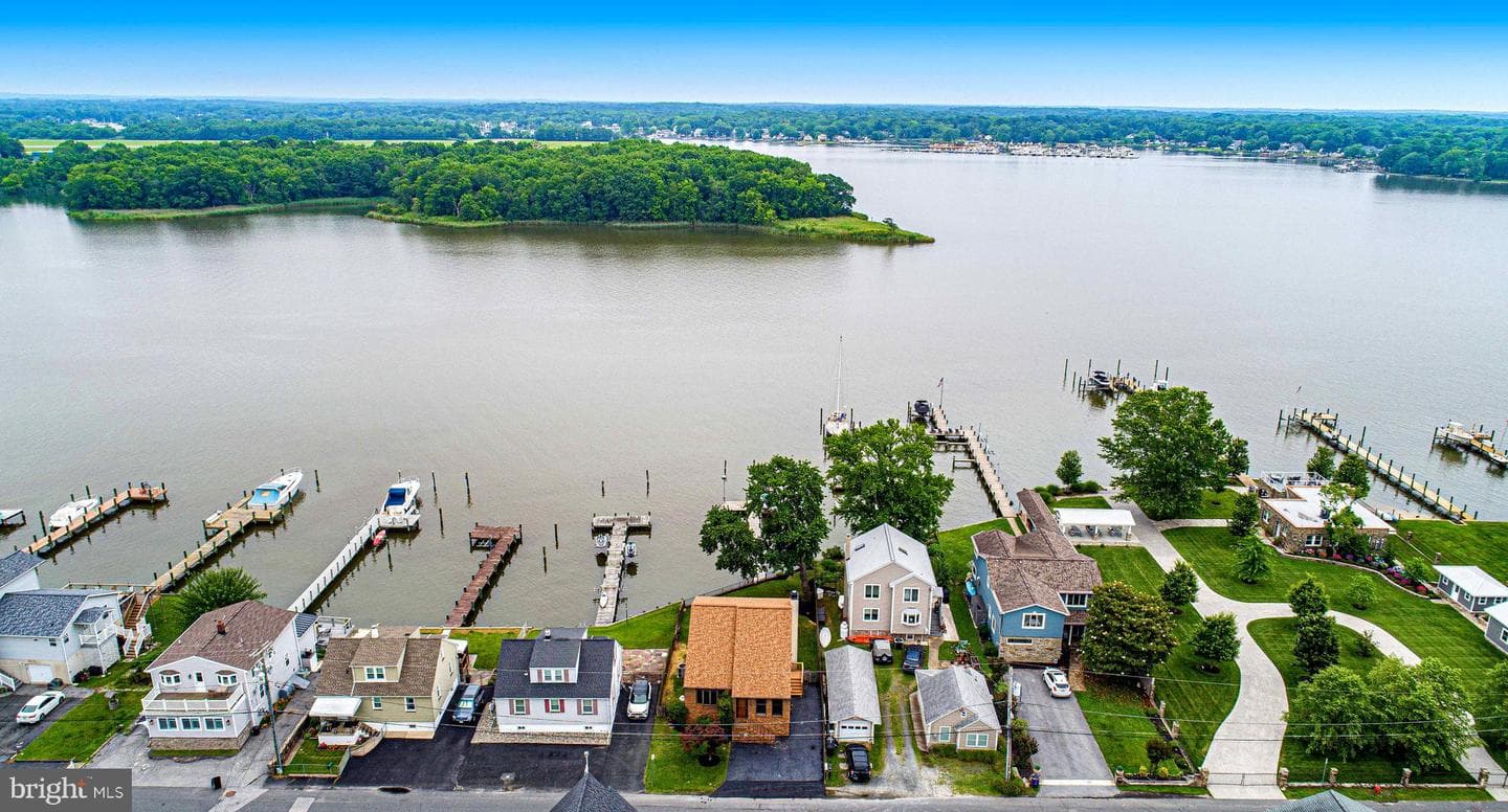 1825 Wilson Point photo 1