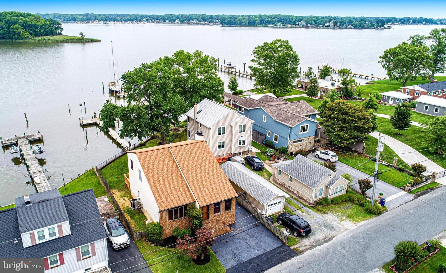 1825 Wilson Point photo 2