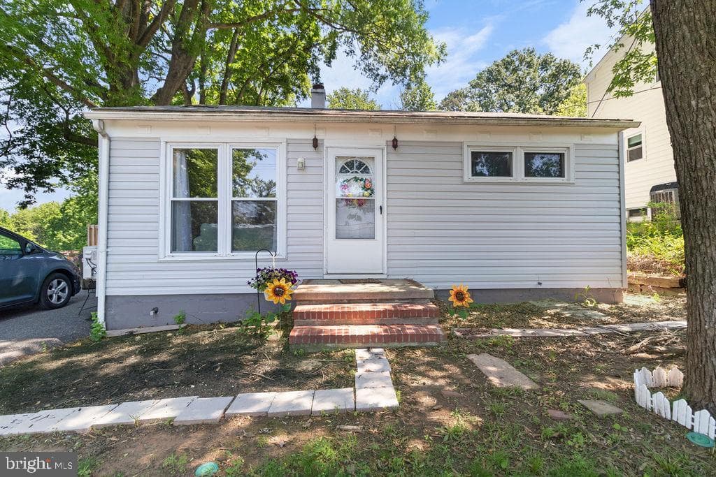 1326 Pine Grove Avenue photo 2