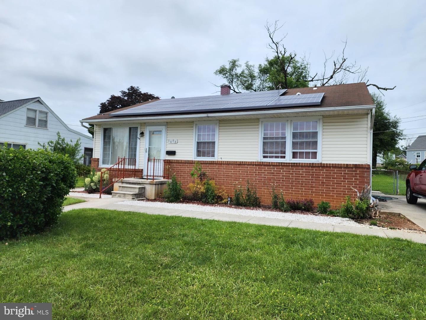 1808 Wentworth Road photo 1