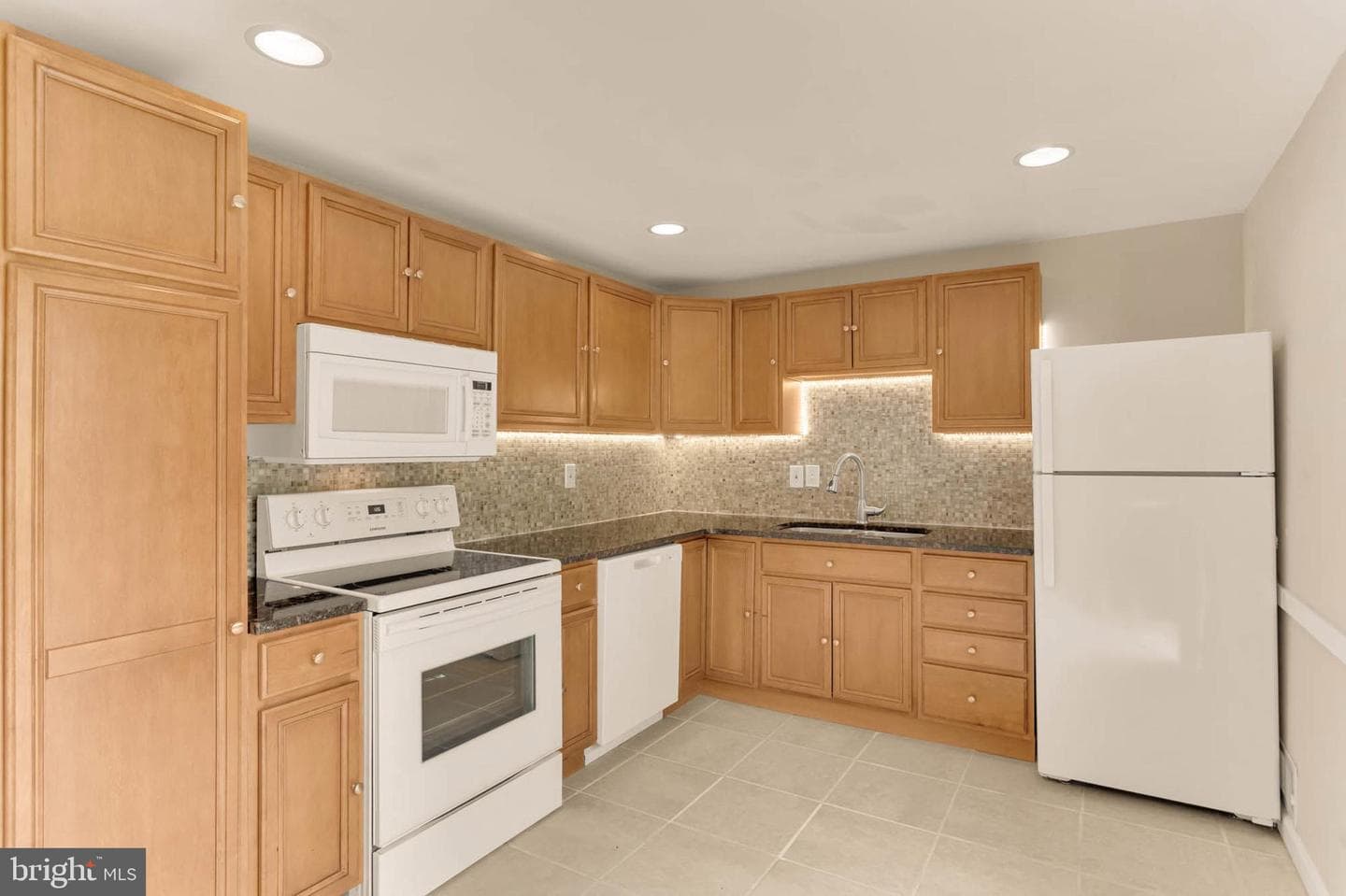 2053 Wintergreen Place photo 13