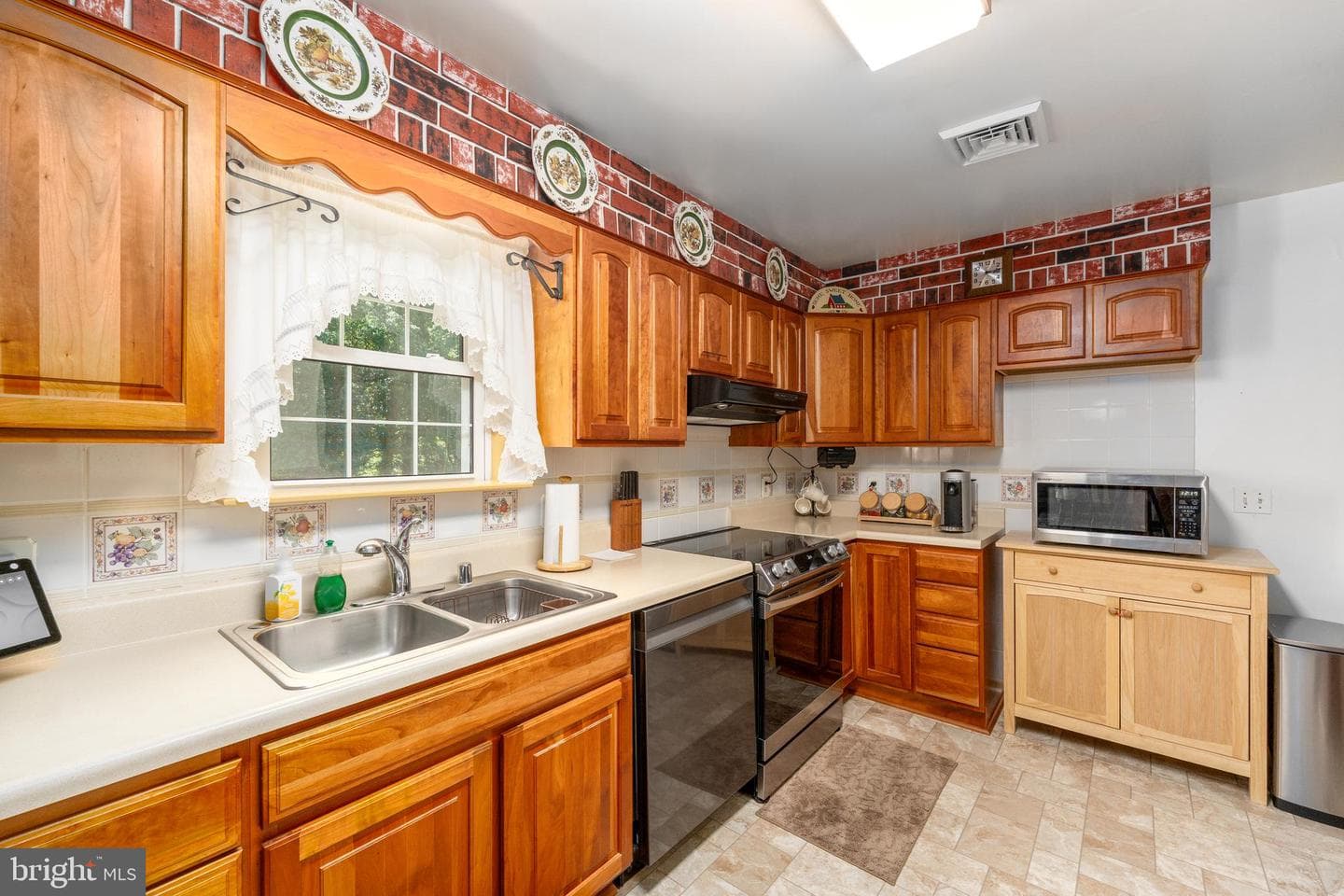 1733 Hilltop Avenue photo 8
