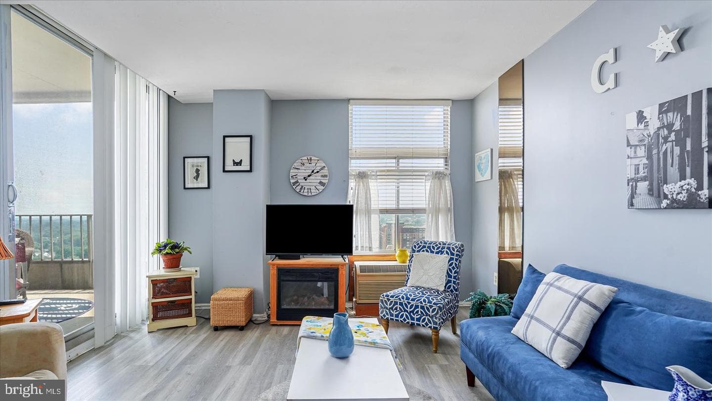 28 Allegheny Avenue #2505 photo 2
