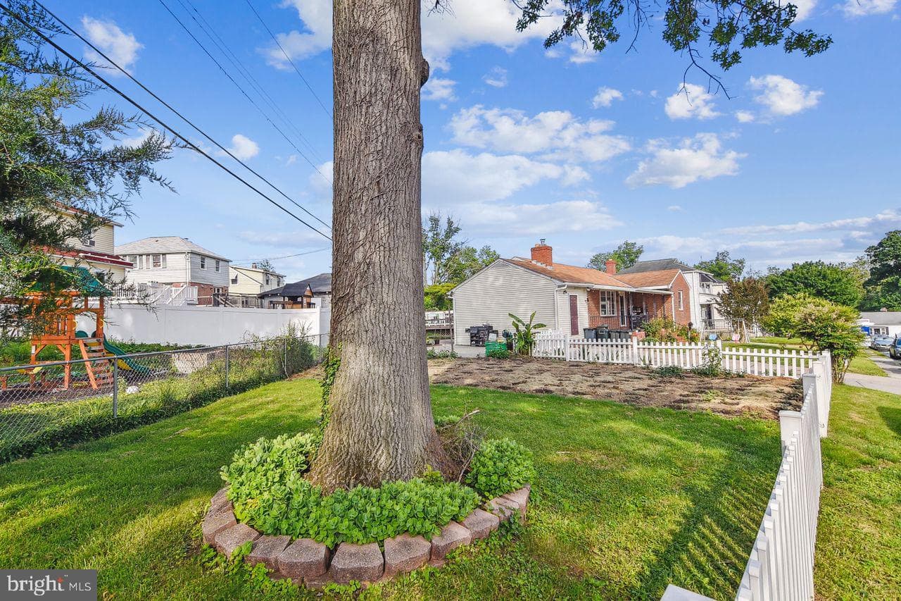 1103 Vernon Avenue photo 2