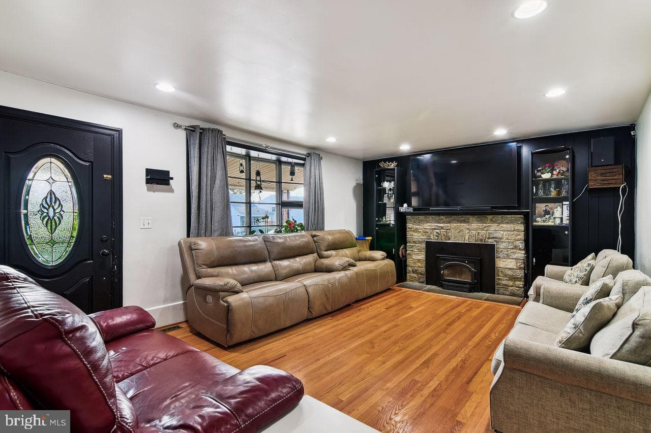 1103 Vernon Avenue photo 4