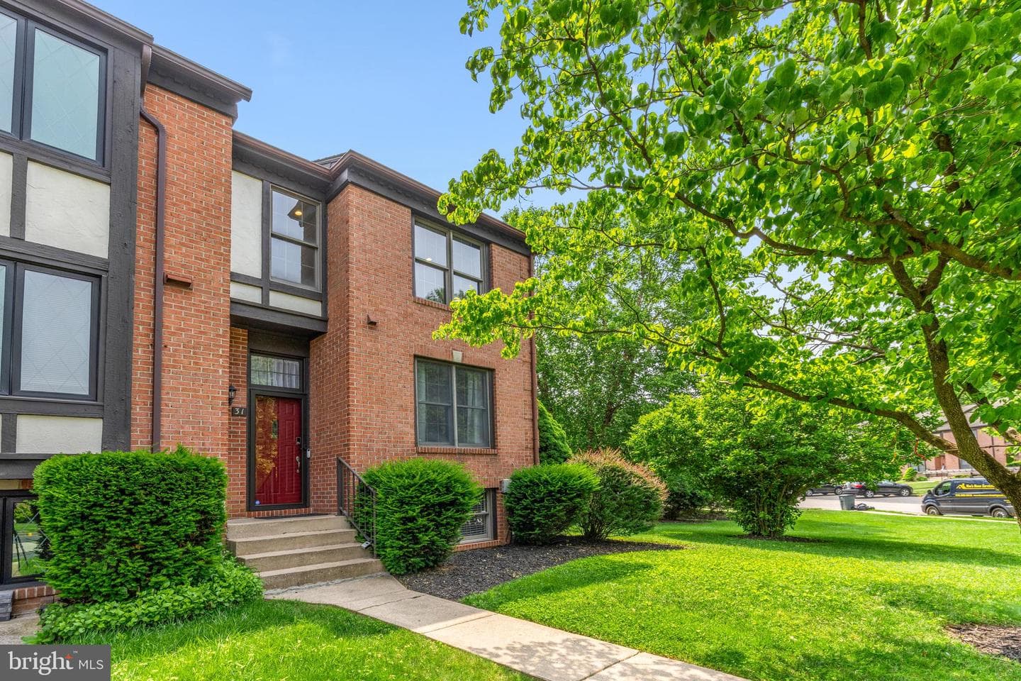 31 Tudor Court
