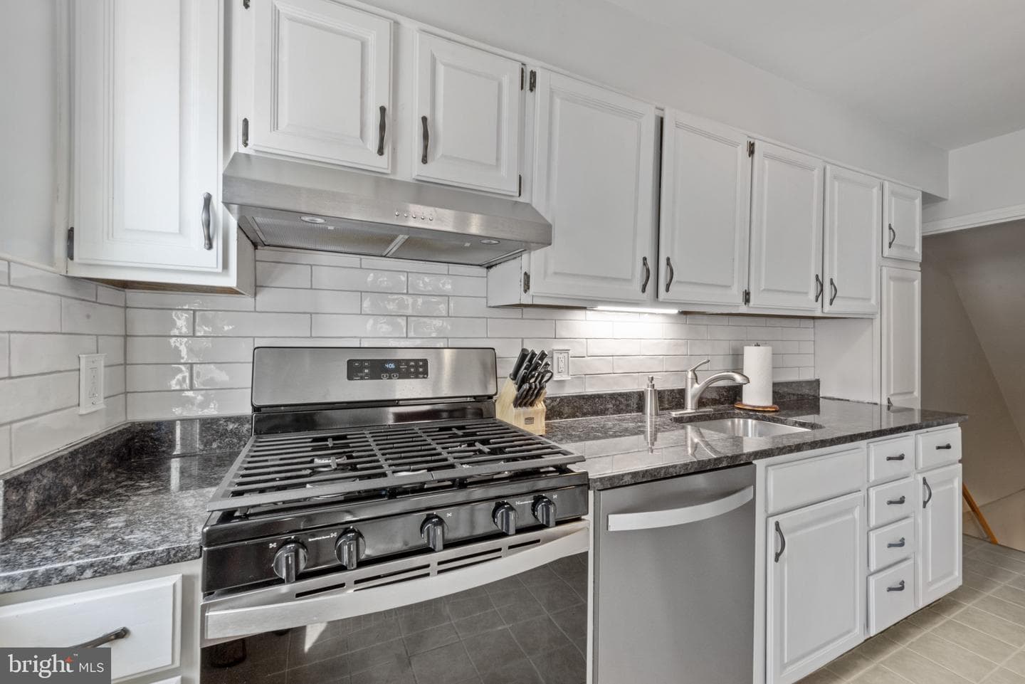 1755 Weston Avenue photo 16