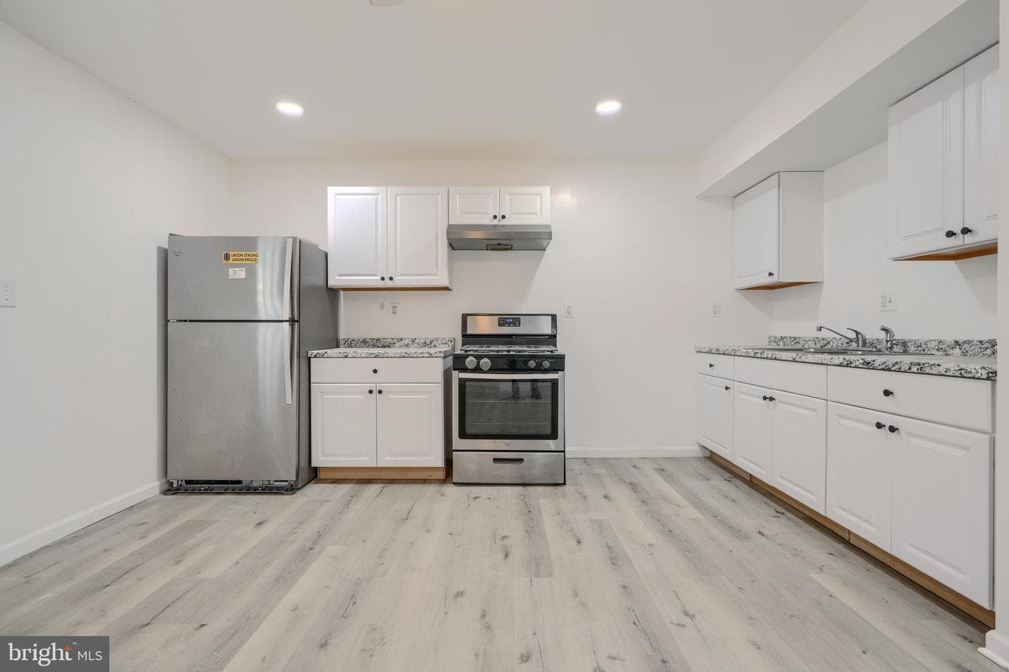 799 Platinum Avenue photo 14
