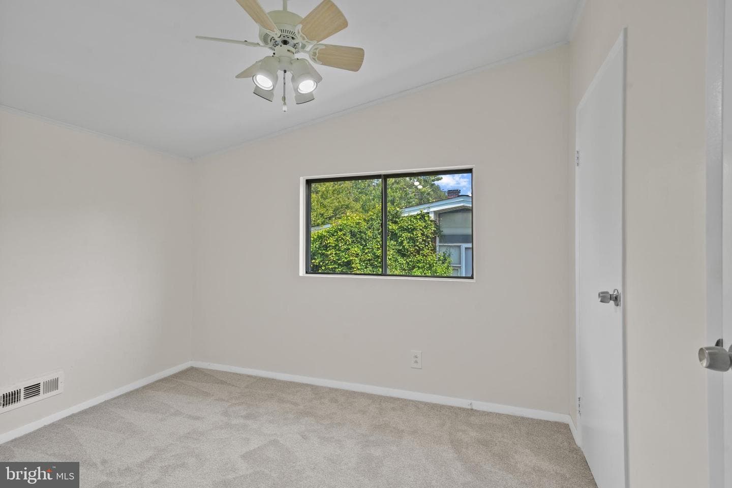 8412 Winands Road photo 13