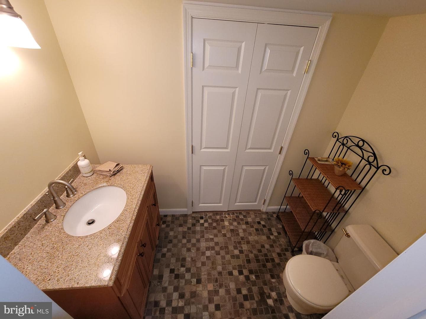 2424 Stanwick Road photo 56