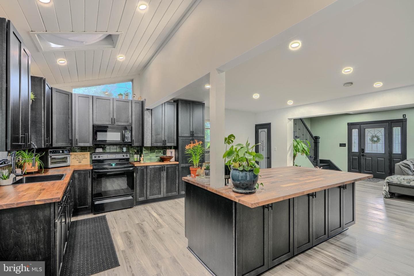 8011 Wood Avenue photo 14