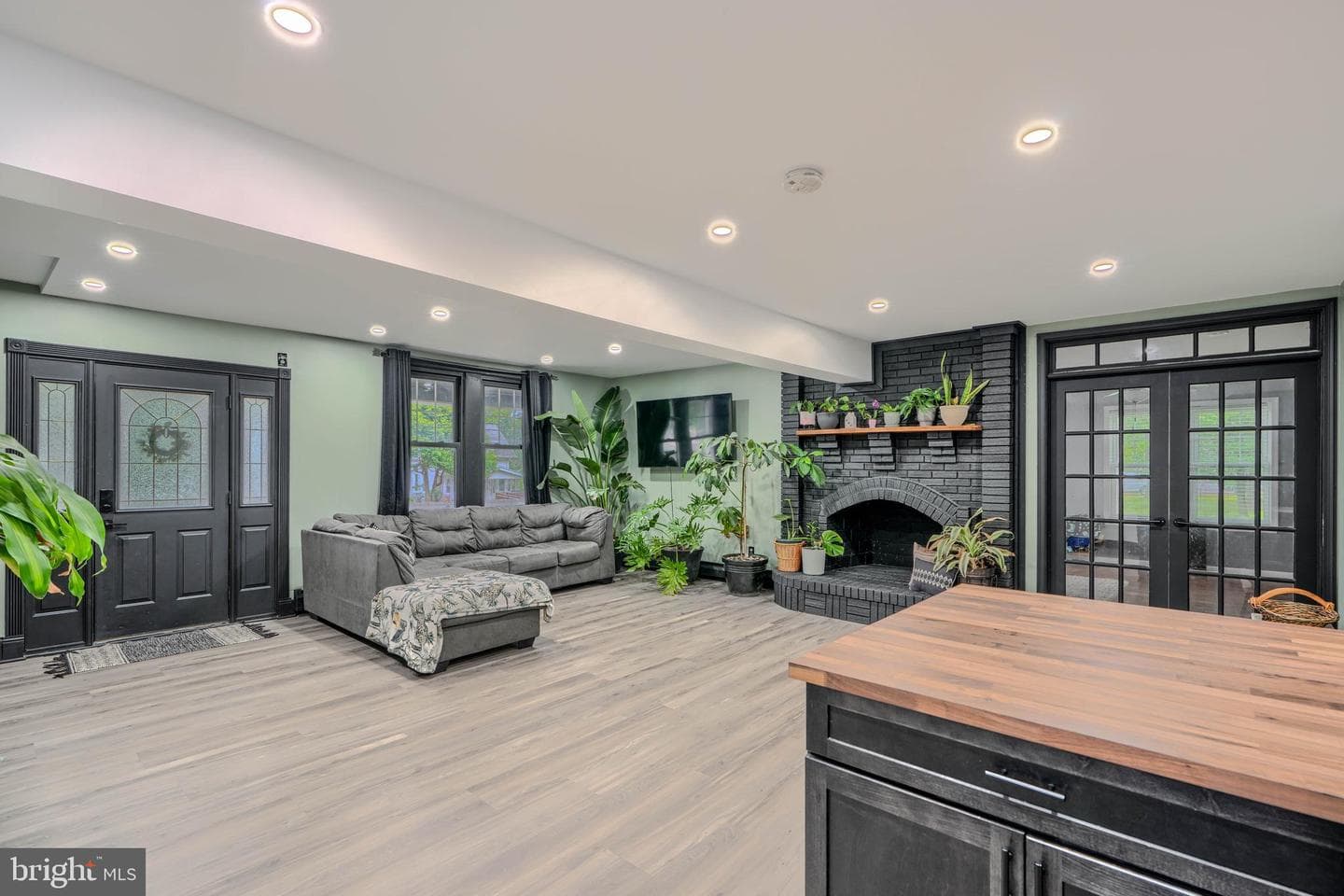 8011 Wood Avenue photo 6