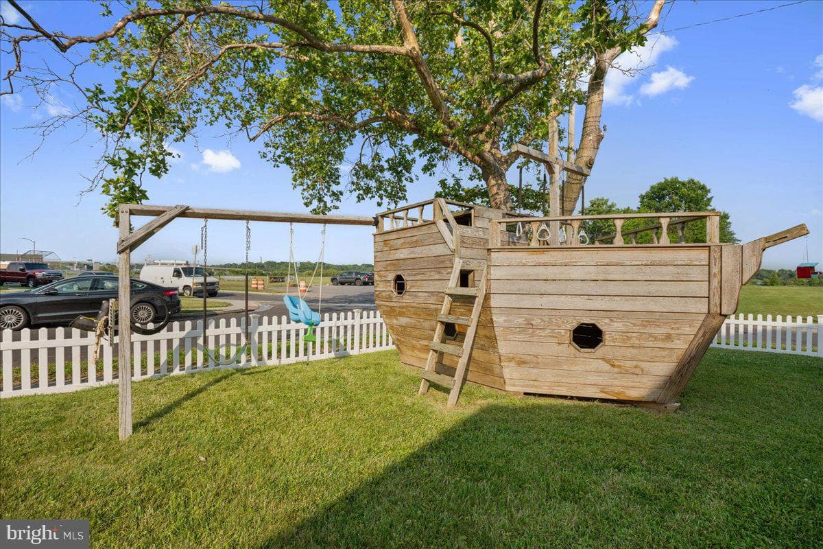 8255 Longpoint Road photo 16
