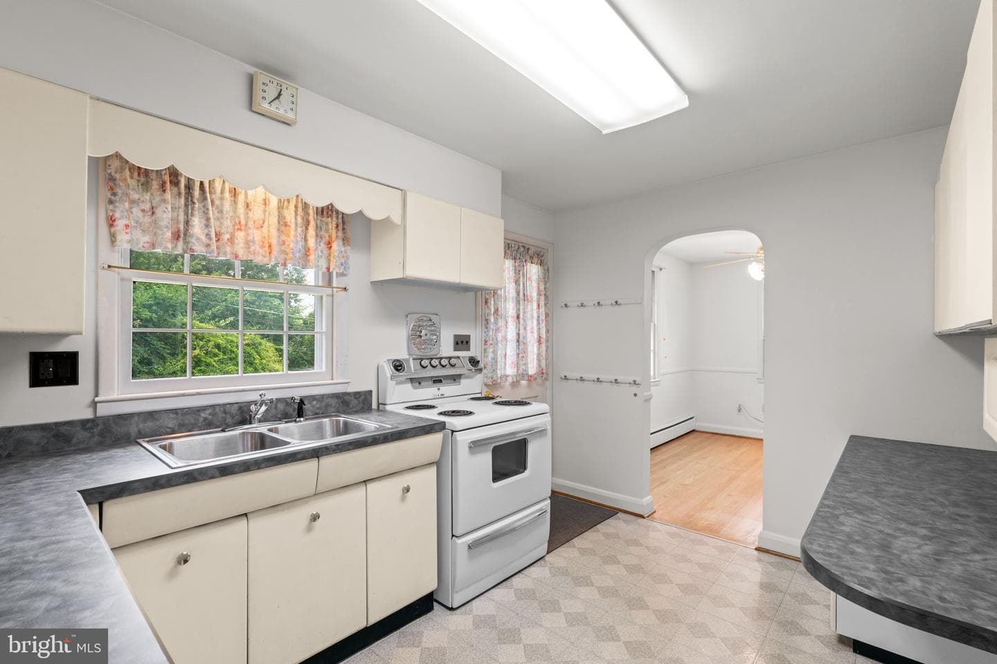 825 Fairway Avenue photo 13