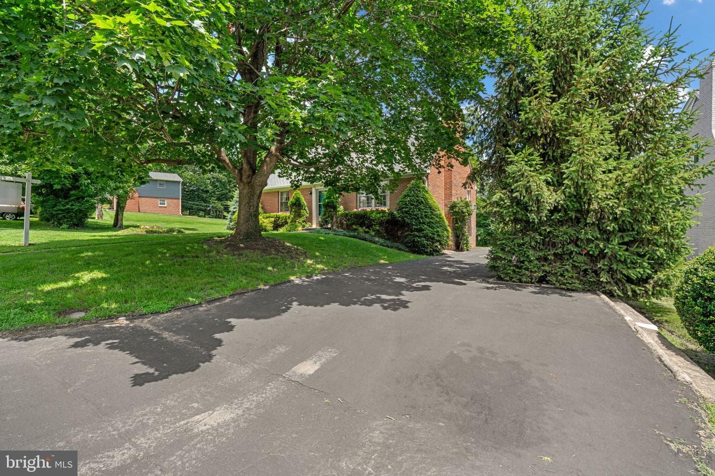 825 Fairway Avenue photo 3