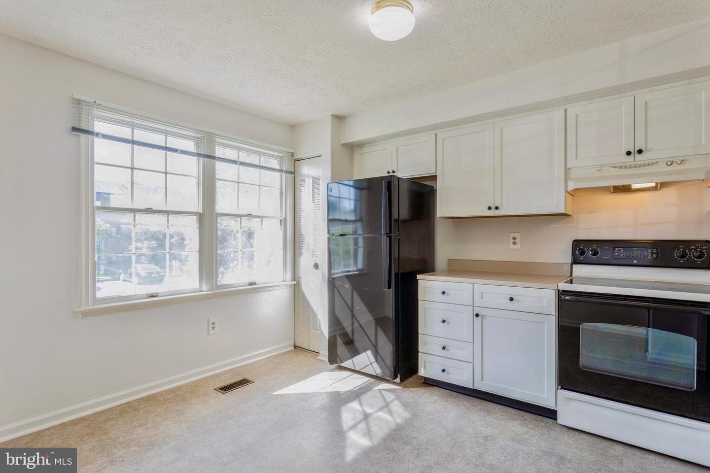 8 Tatler Place photo 17