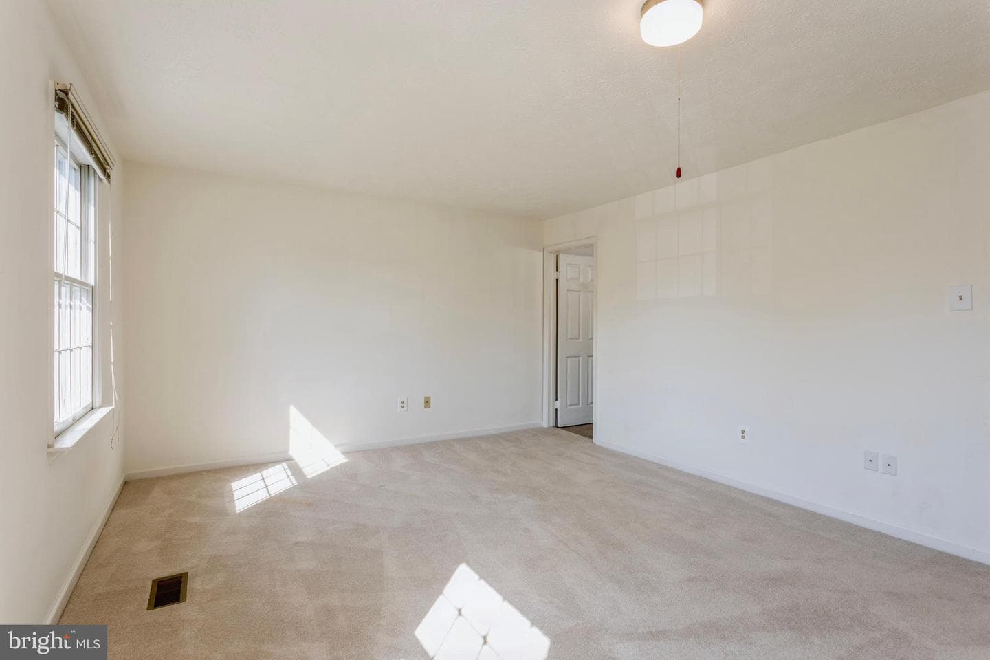 8 Tatler Place photo 23